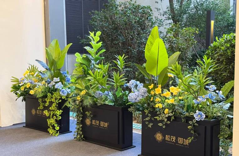 商场门店颜值升级新思路 餐饮与咖啡外摆仿真植物造景的优势、风格与避坑指南